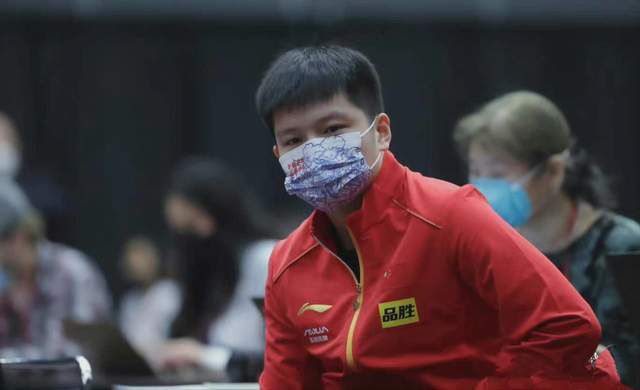 小妖精抬起臀嗯啊h车内男男视频